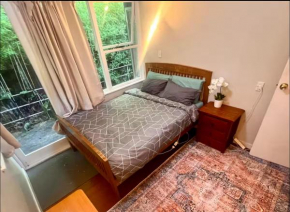 Room In flat is 1st door past carport, Auckland